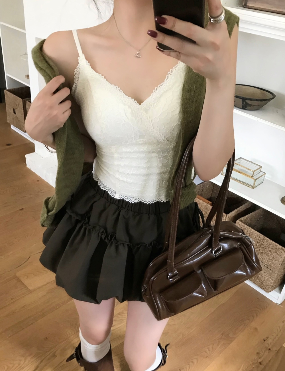 [끈조절가능] 무드 플라워 레이스 캡 나시 여성 단독·레이어드 겸용 베이직 탑